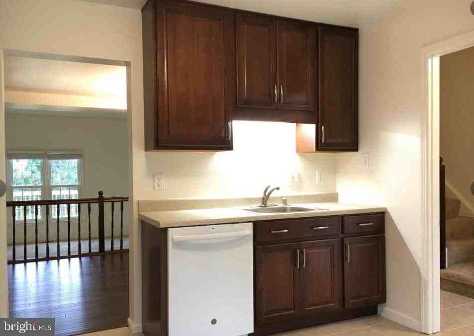 5732 Lofthill Ct - Photo 7 of 33