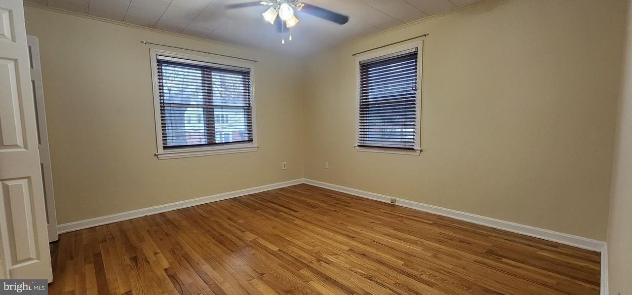 5830 Biscayne Dr - Photo 5 of 9