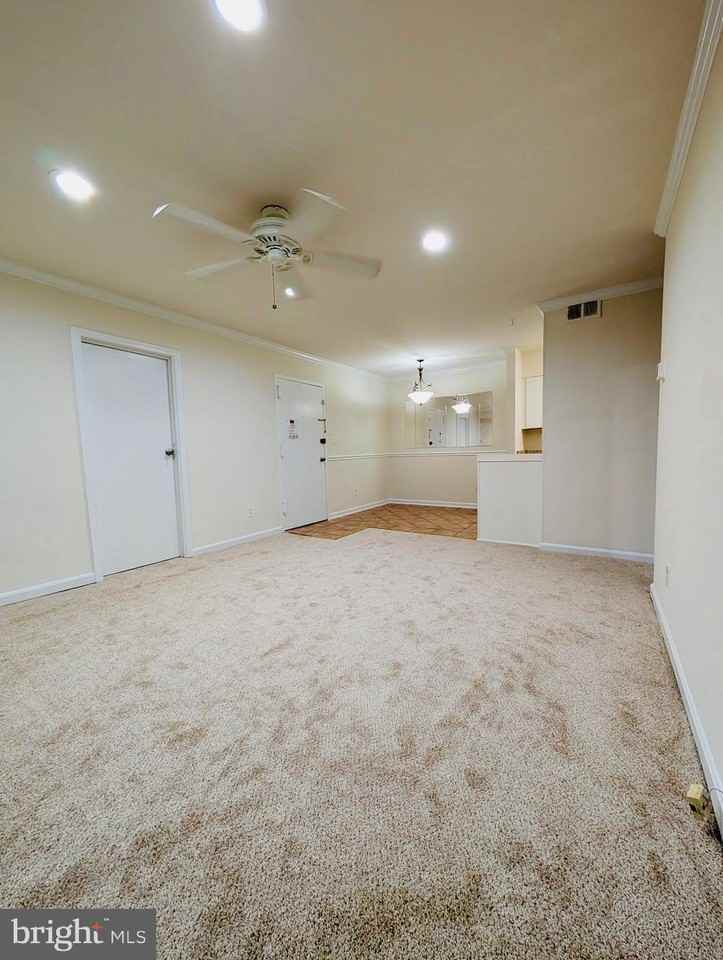 5902-G Surrey Hill Pl Unit 705 - Photo 3 of 25