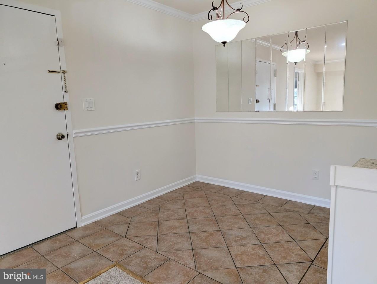 5902-G Surrey Hill Pl Unit 705 - Photo 5 of 25