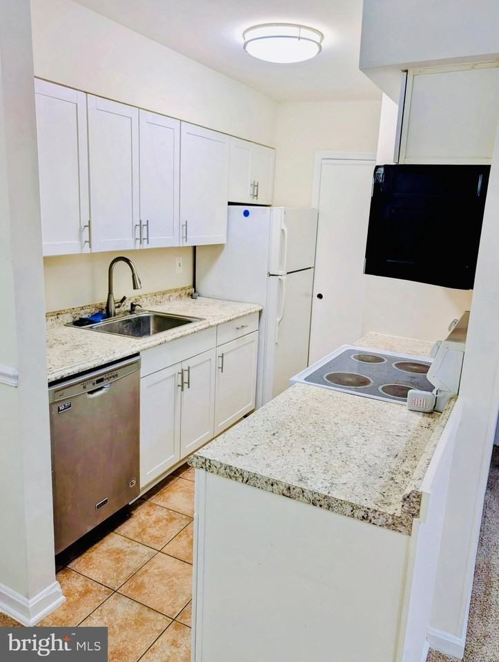 5902-G Surrey Hill Pl Unit 705 - Photo 7 of 25