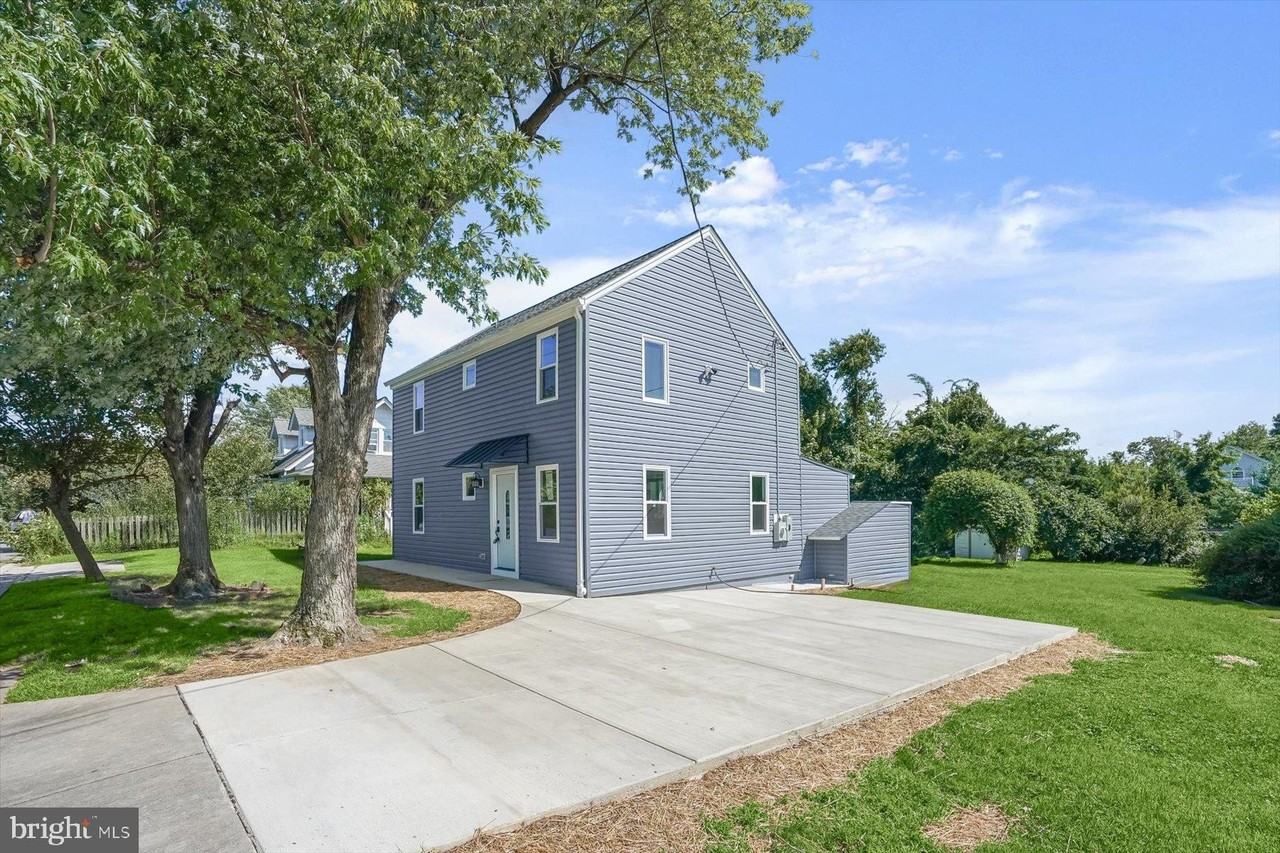 2917 E Lee Ave - Photo 3 of 50