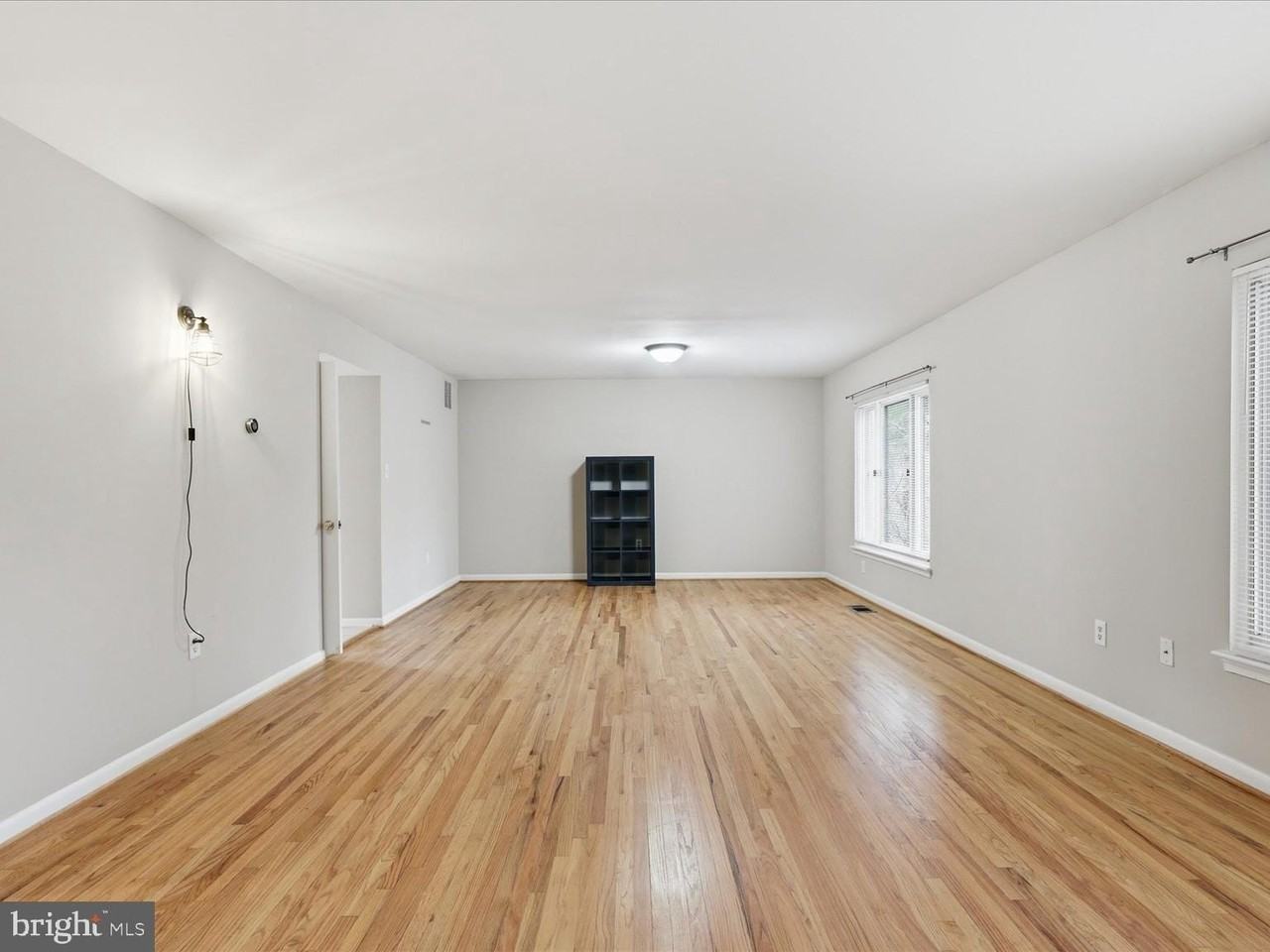 1426 Yellowwood Ct - Photo 7 of 50