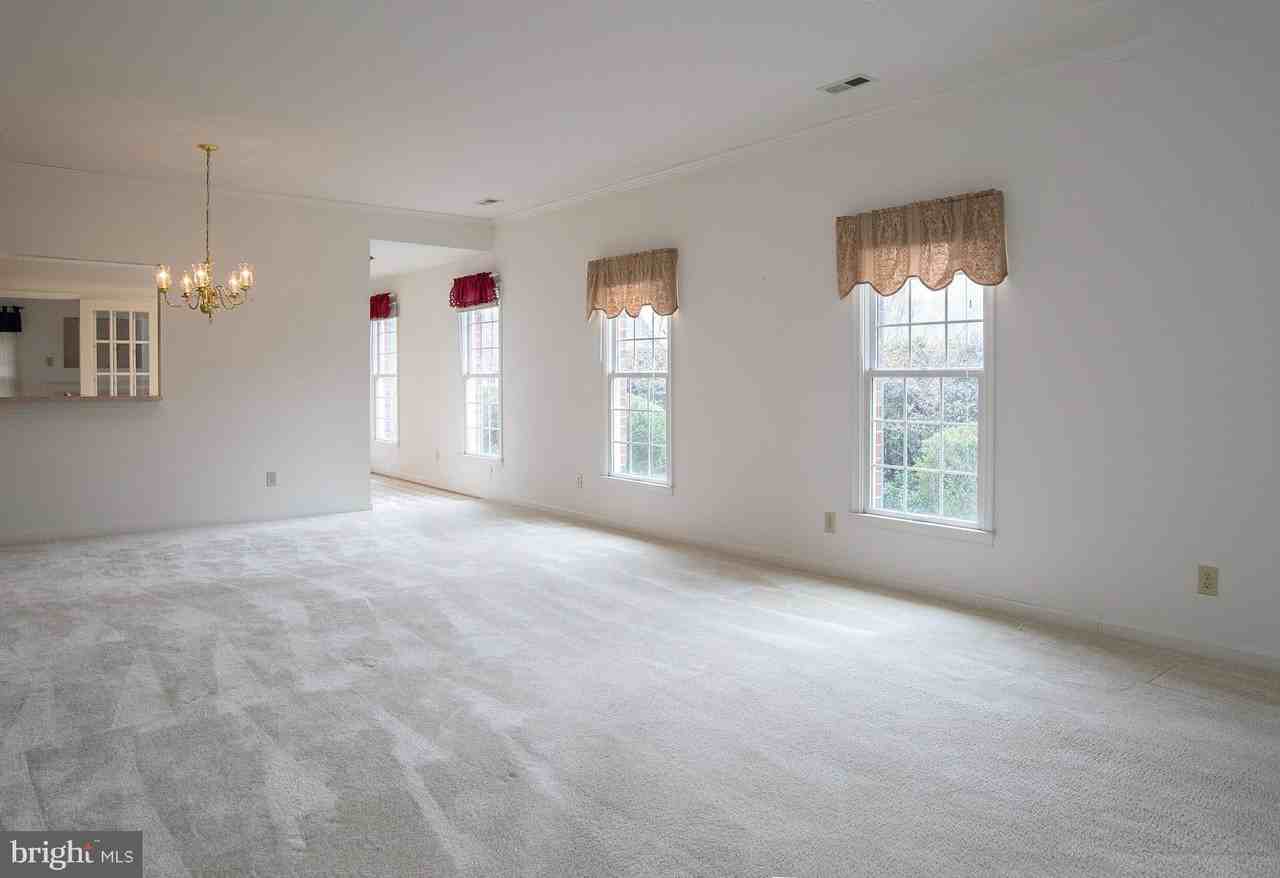 9214 Saint Andrews Ln - Photo 5 of 36