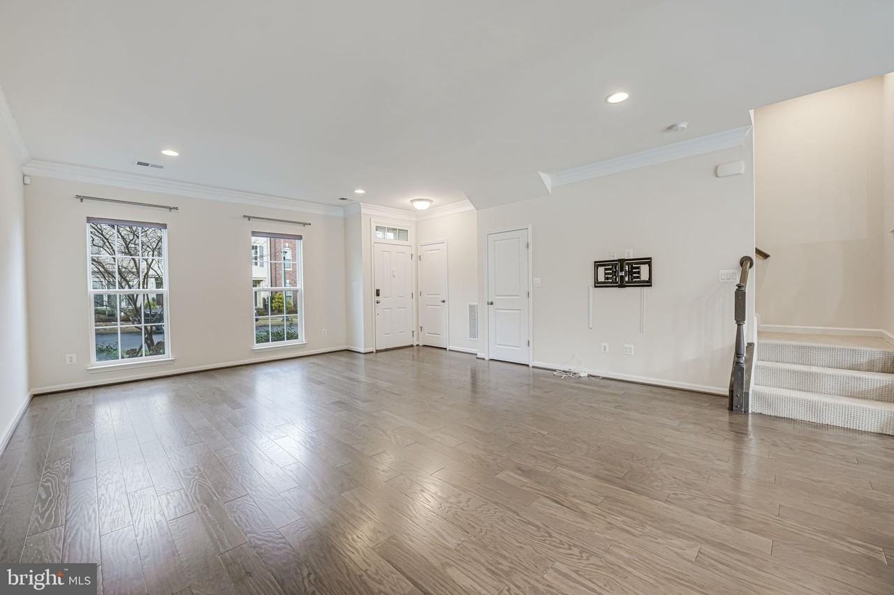 813 Basswood Dr - Photo 3 of 28