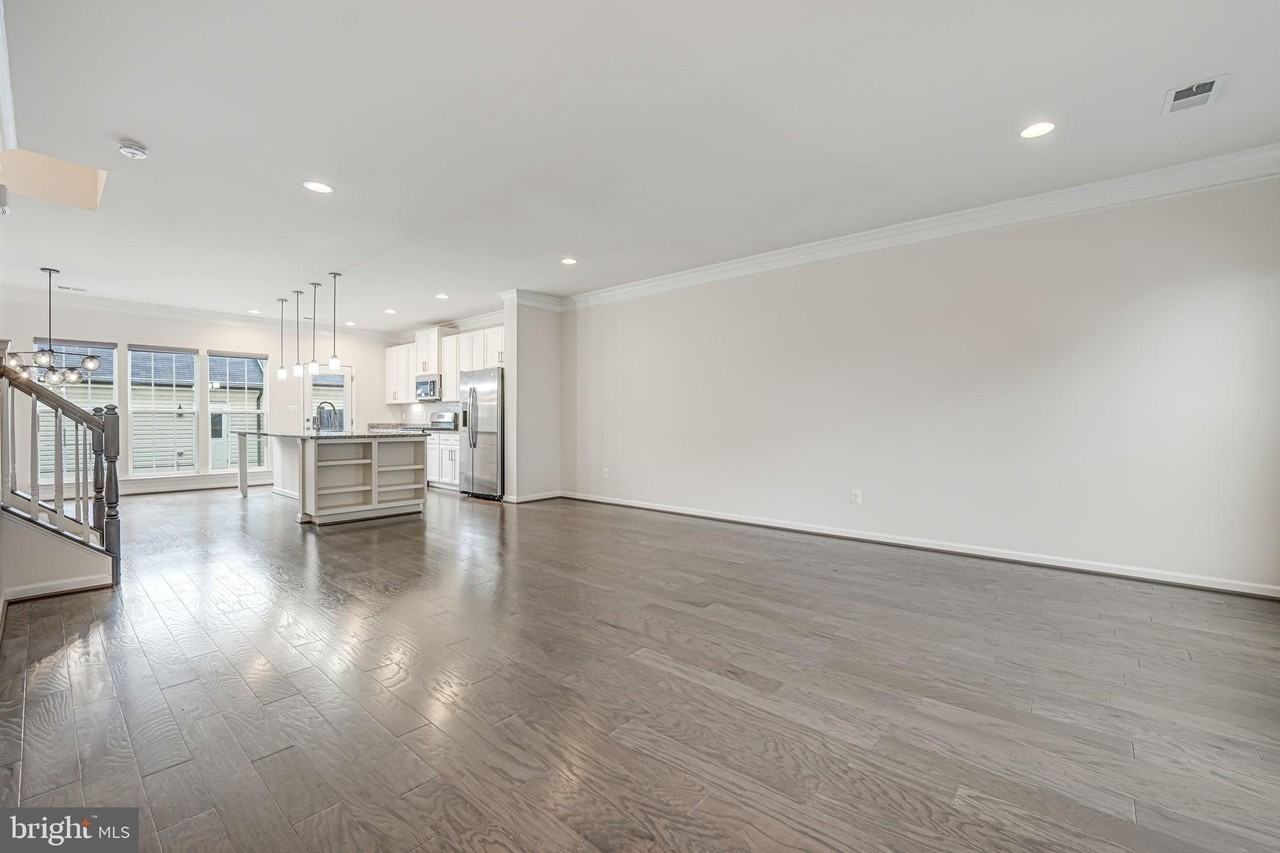 813 Basswood Dr - Photo 4 of 28