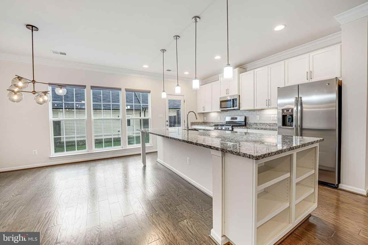 813 Basswood Dr - Photo 7 of 28