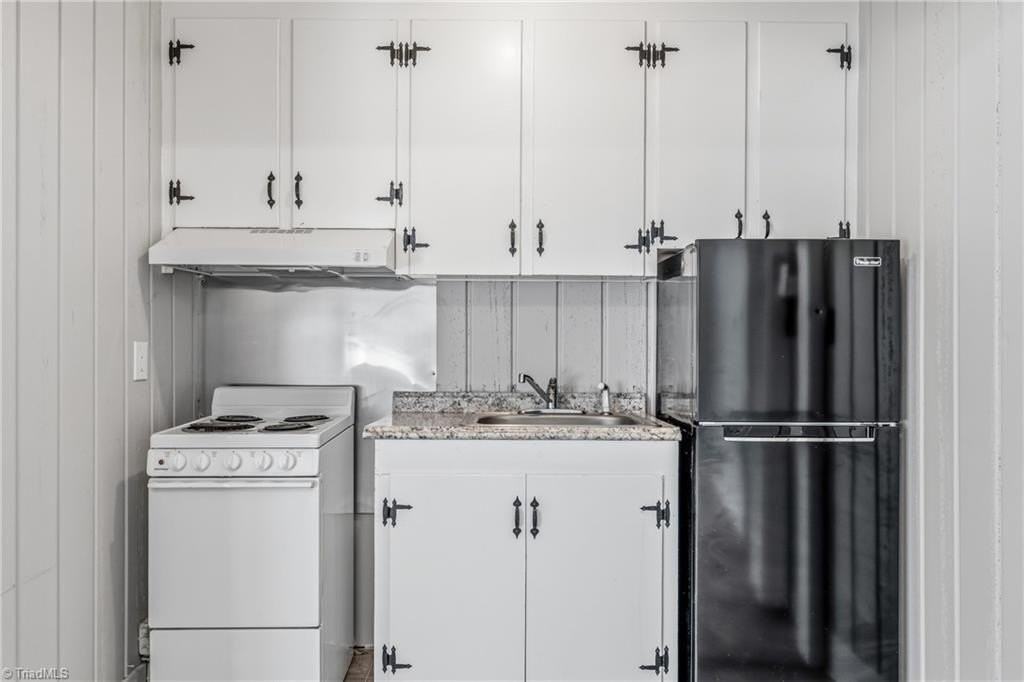 217 Mciver St #D - Photo 7 of 12