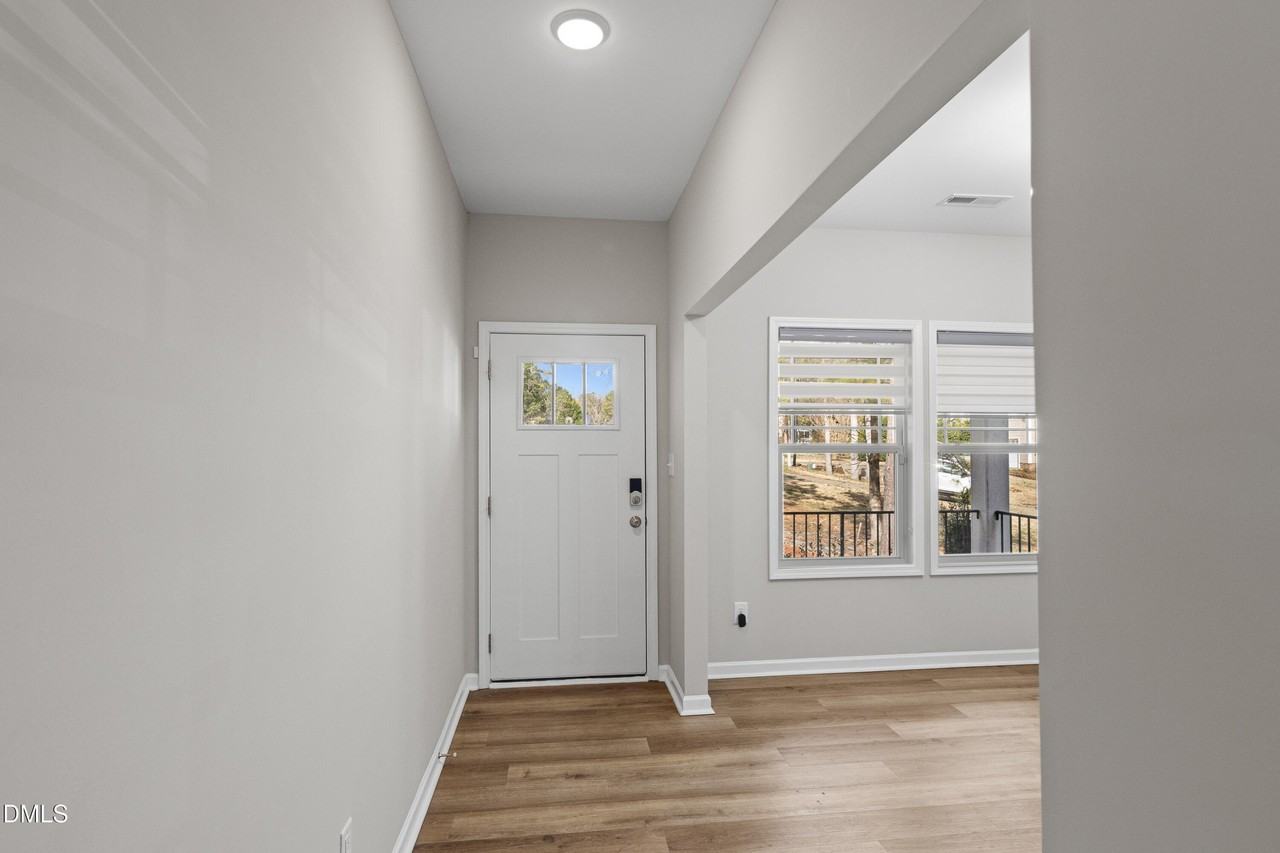 153 Bounty Cir - Photo 4 of 28