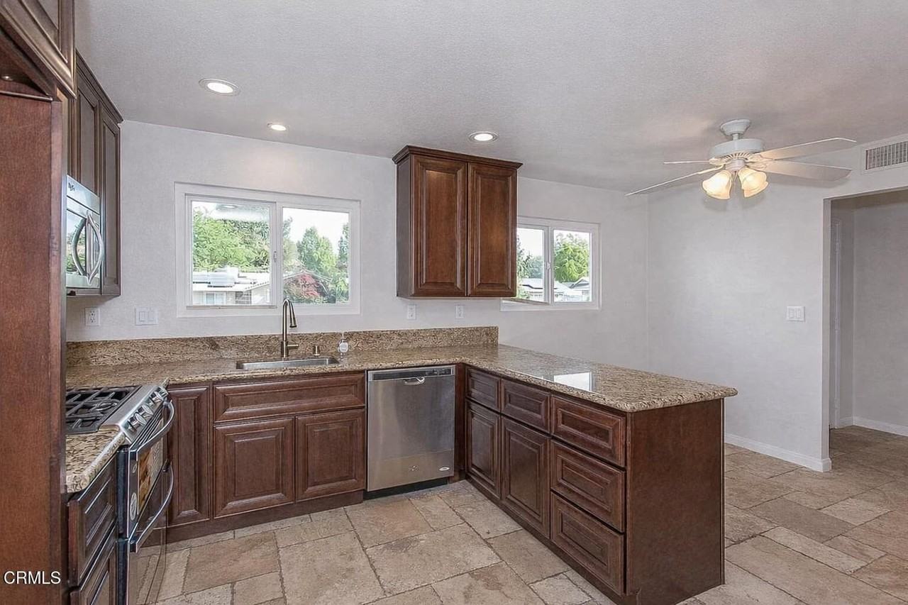 639 Calle Tulipan - Photo 3 of 5