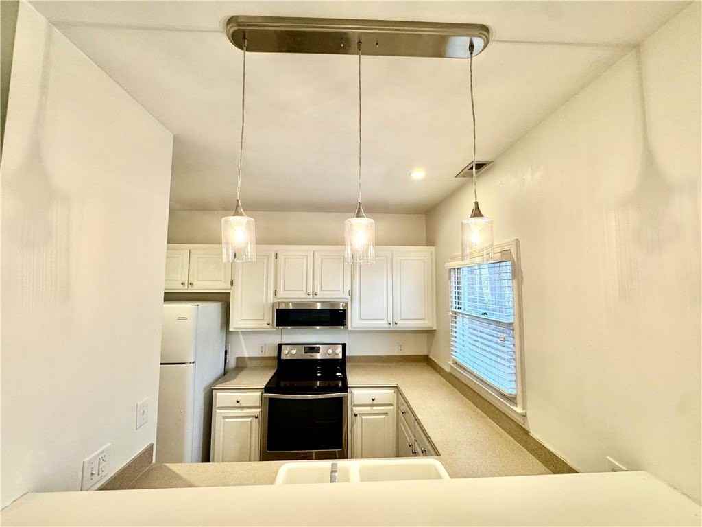 245 Willow Ct - Photo 4 of 12