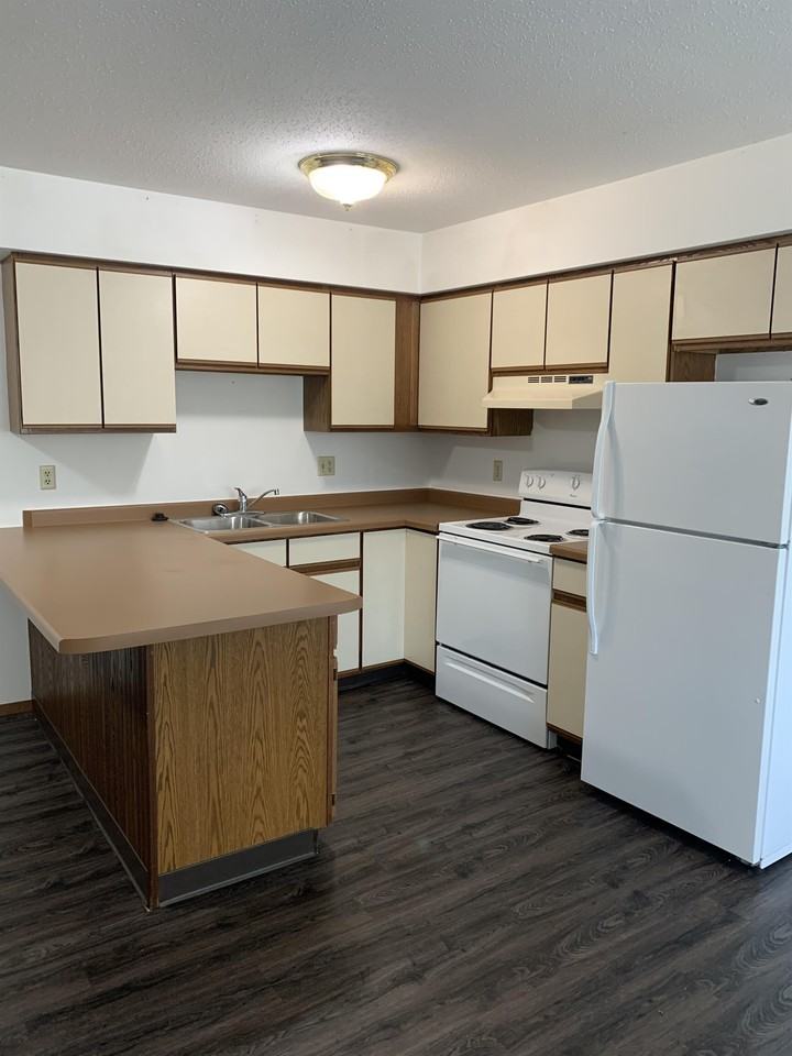 1108 10th Ave N - Photo 2 of 7