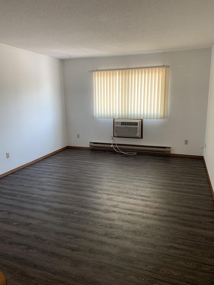 1108 10th Ave N - Photo 3 of 7