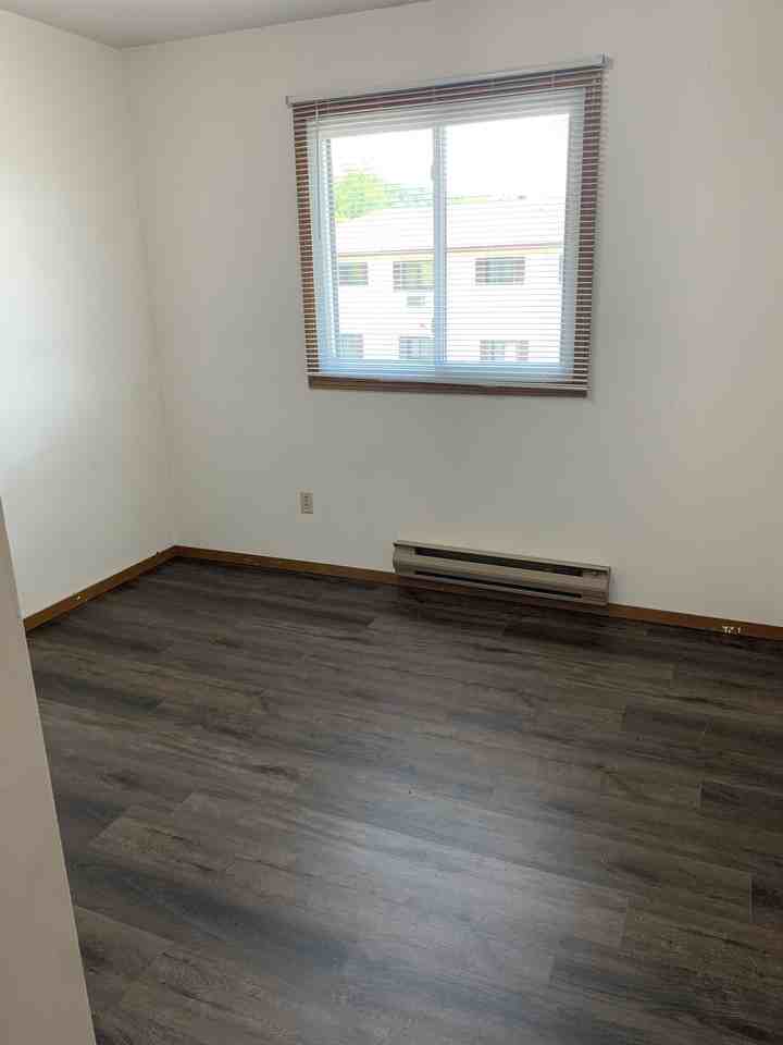 1108 10th Ave N - Photo 4 of 7