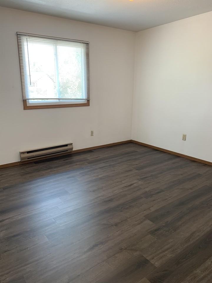 1108 10th Ave N - Photo 6 of 7