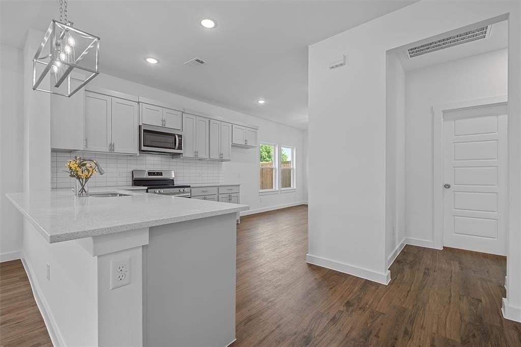 408 Luke St - Photo 3 of 8