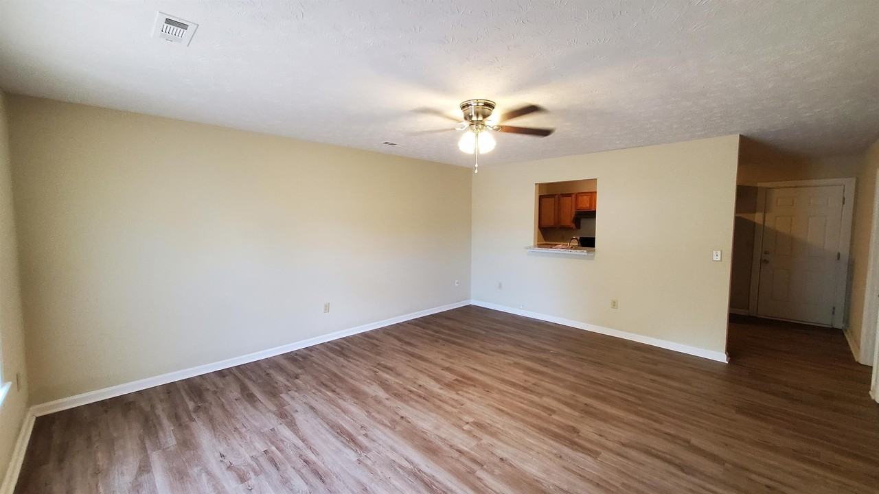 Madison Square - Photo 3 of 16