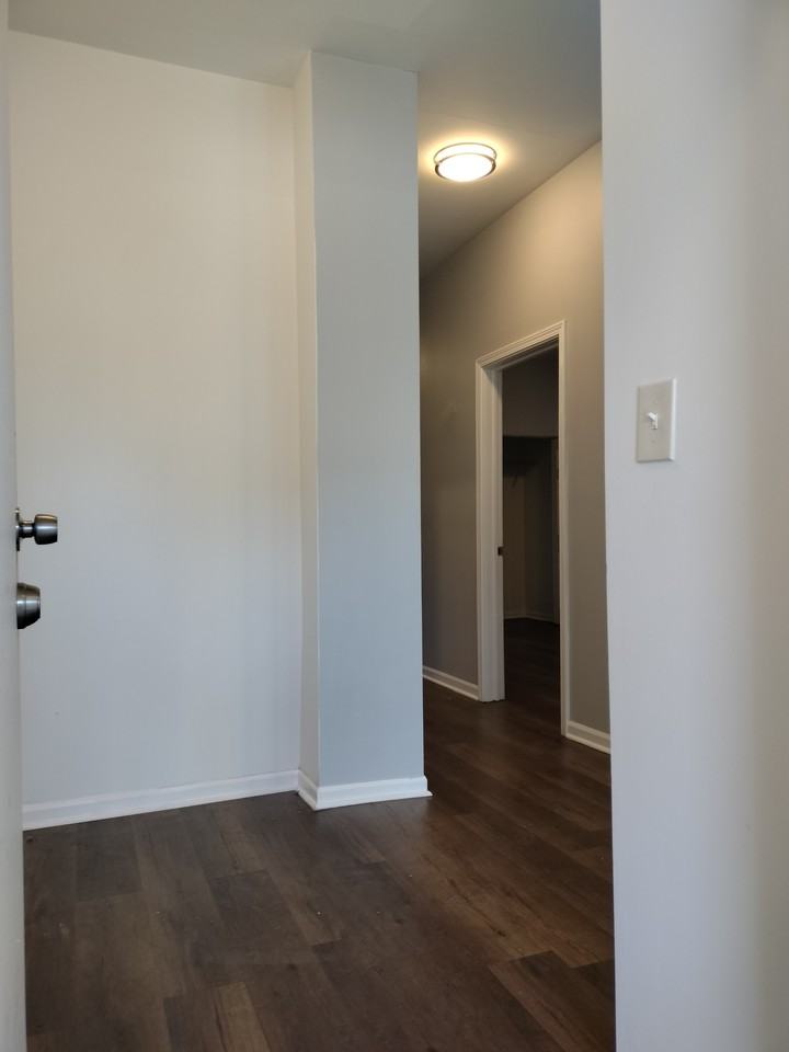 5725 South Green Street - Photo 2 of 32