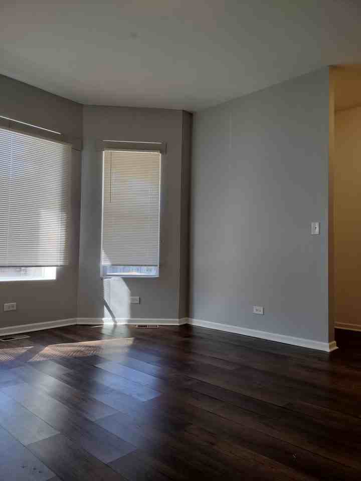 5725 South Green Street - Photo 4 of 32