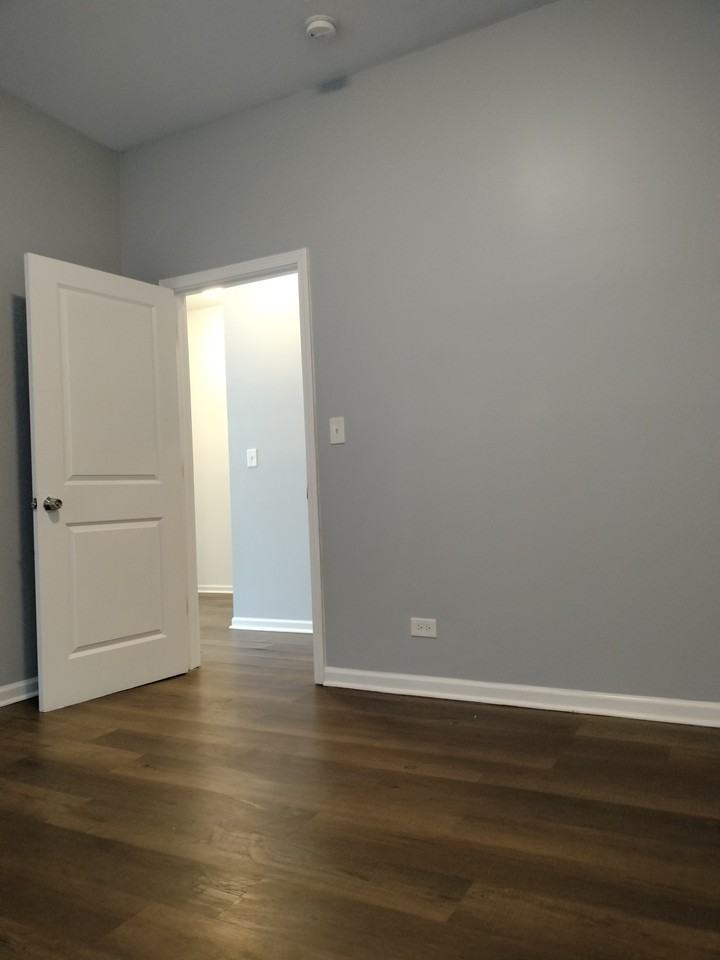 5725 South Green Street - Photo 7 of 32