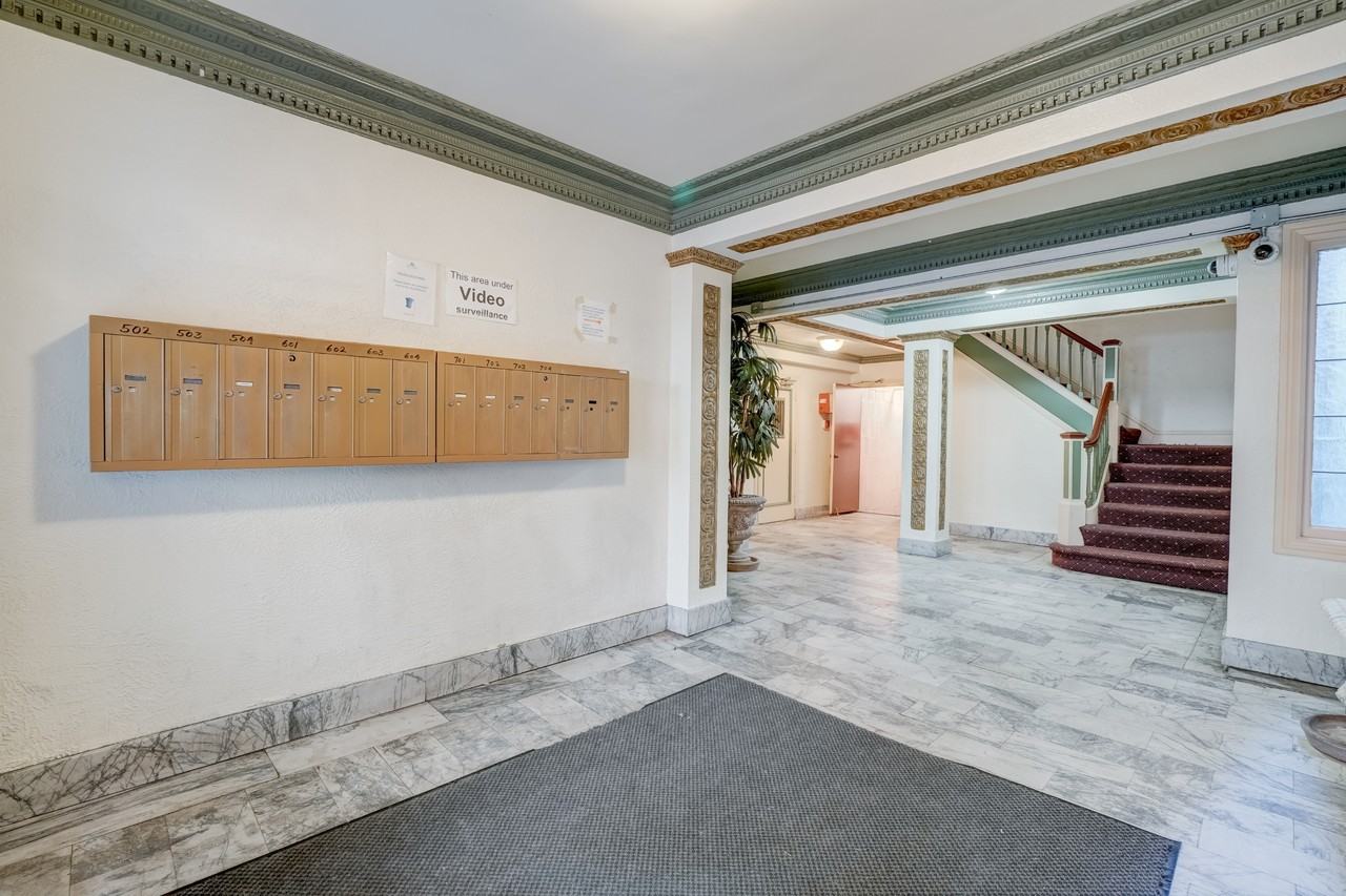 430 Hyde - Photo 2 of 13