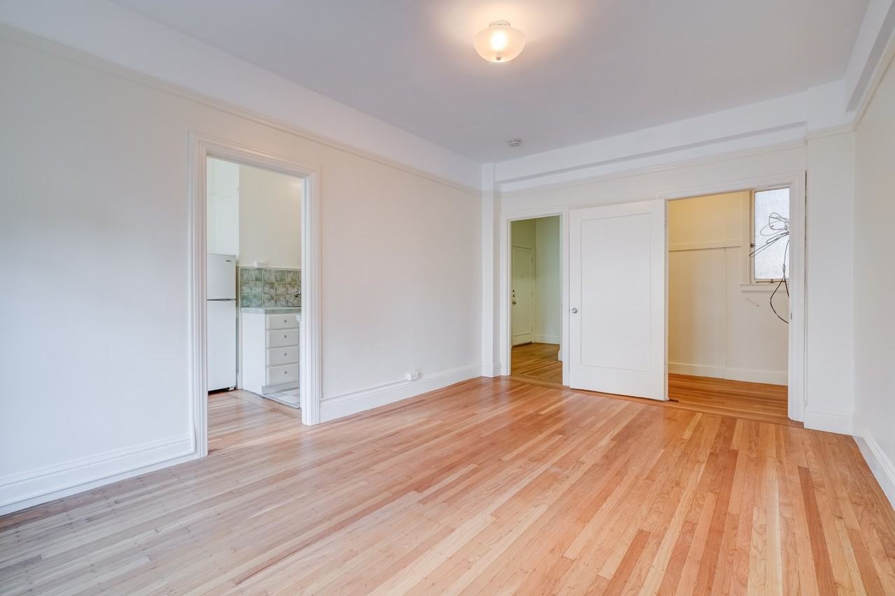 430 Hyde - Photo 6 of 13