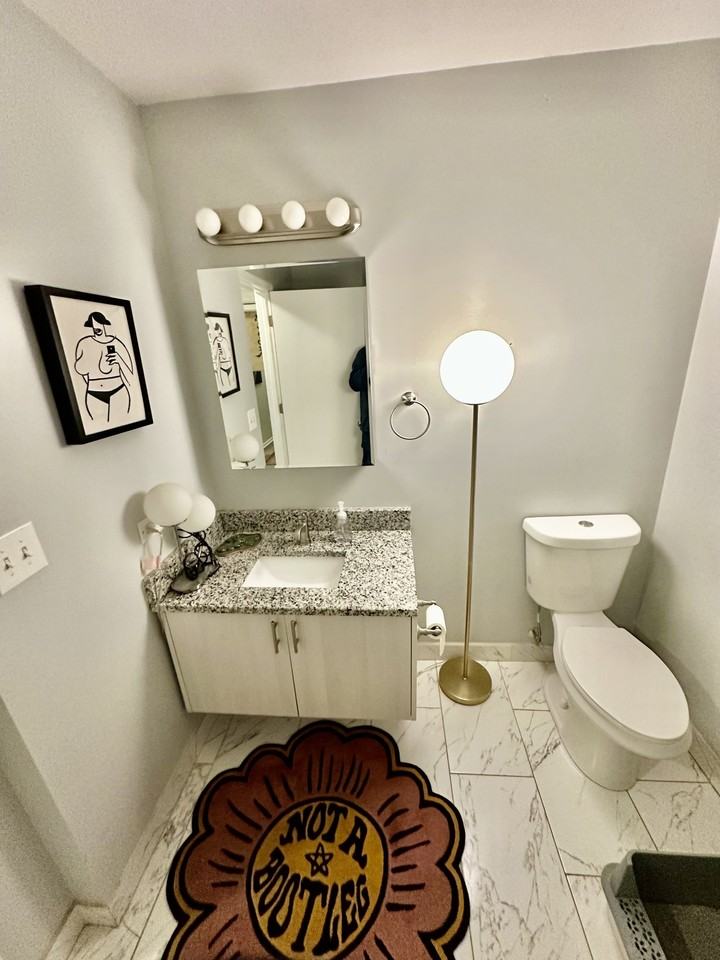 920 W 35th Pl - Photo 4 of 18