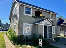 featured image of 229 N Ivy St