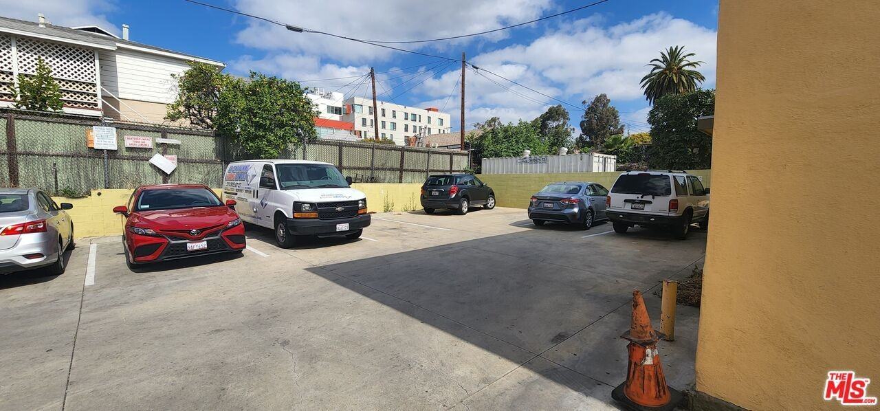 315-323 N. Virgil Ave - Photo 2 of 10