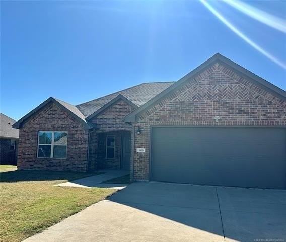 3409 Lazy Ln - Photo 2 of 38