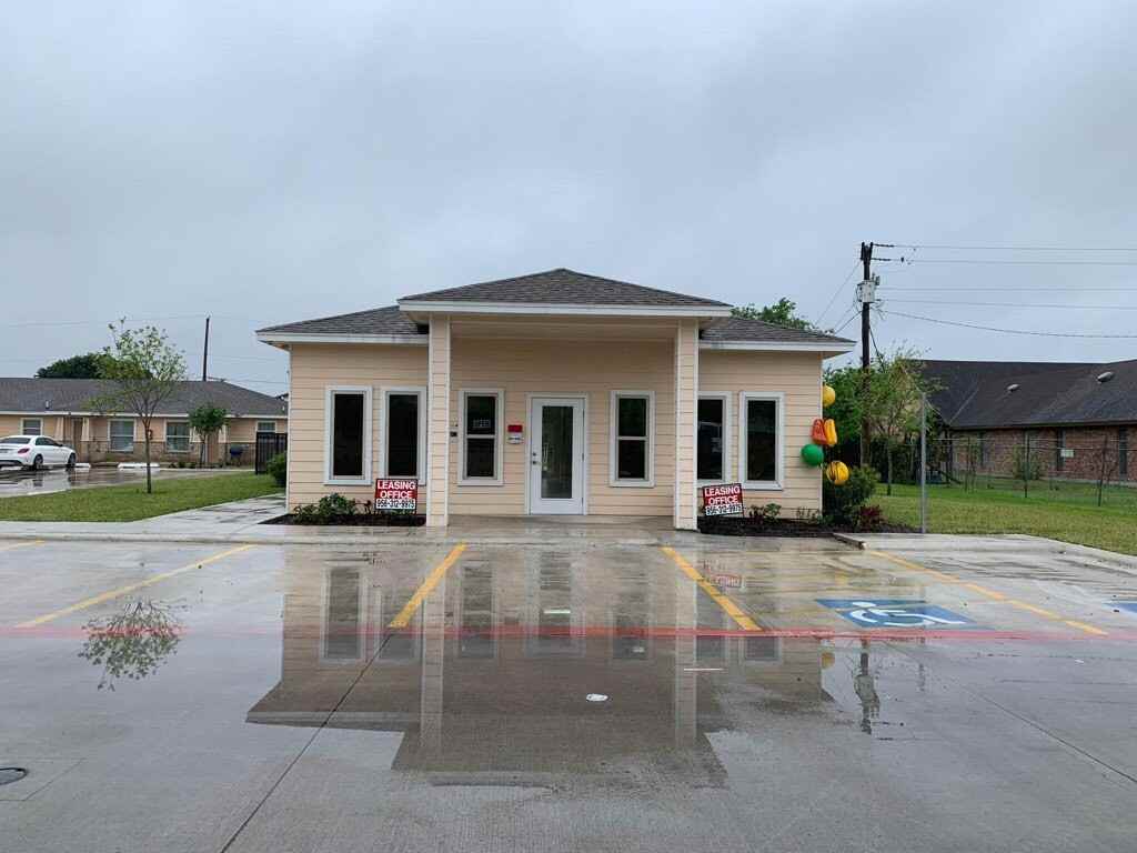 Calli Village Apartments - Photo 2 of 9