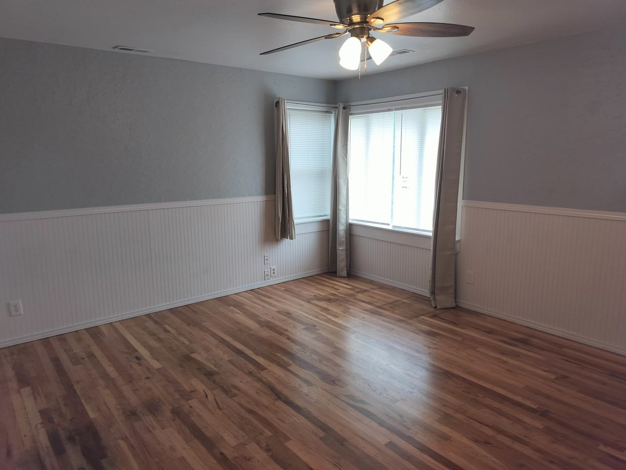 320 W 2nd North St - Photo 2 of 17