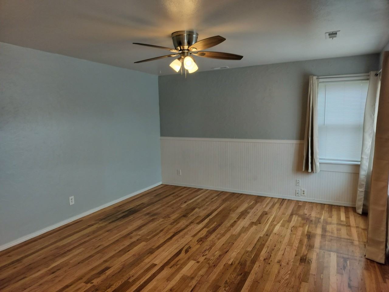 320 W 2nd North St - Photo 3 of 17