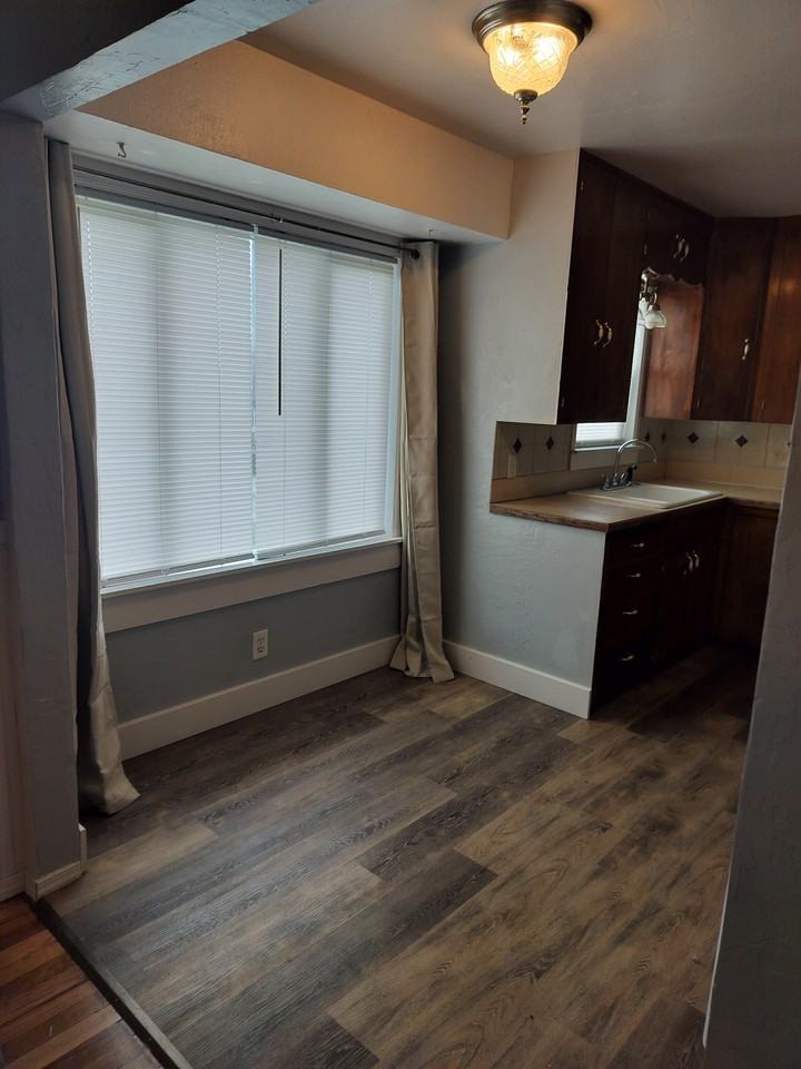 320 W 2nd North St - Photo 4 of 17