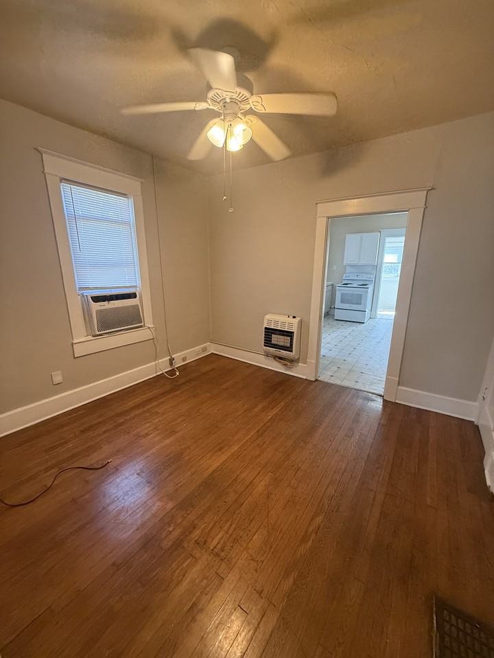 1014 E 1st St #B - Photo 2 of 10