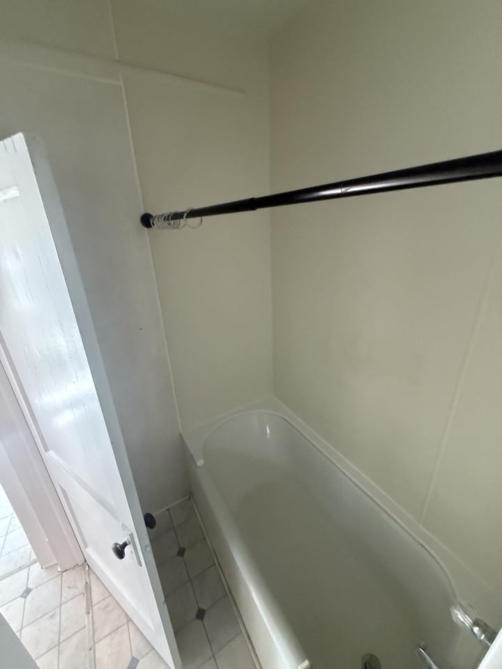 1014 E 1st St #B - Photo 6 of 10