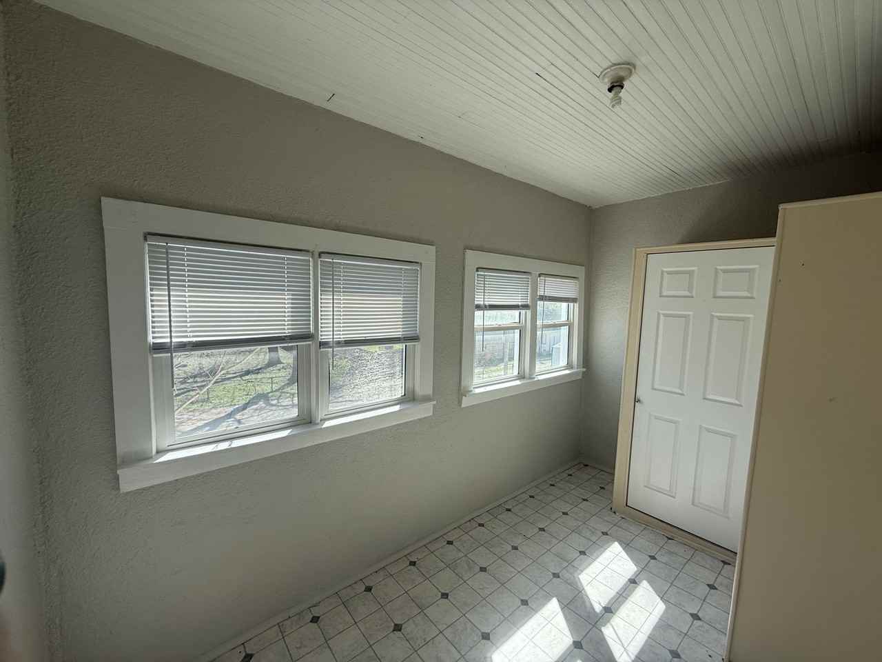 1014 E 1st St #B - Photo 7 of 10