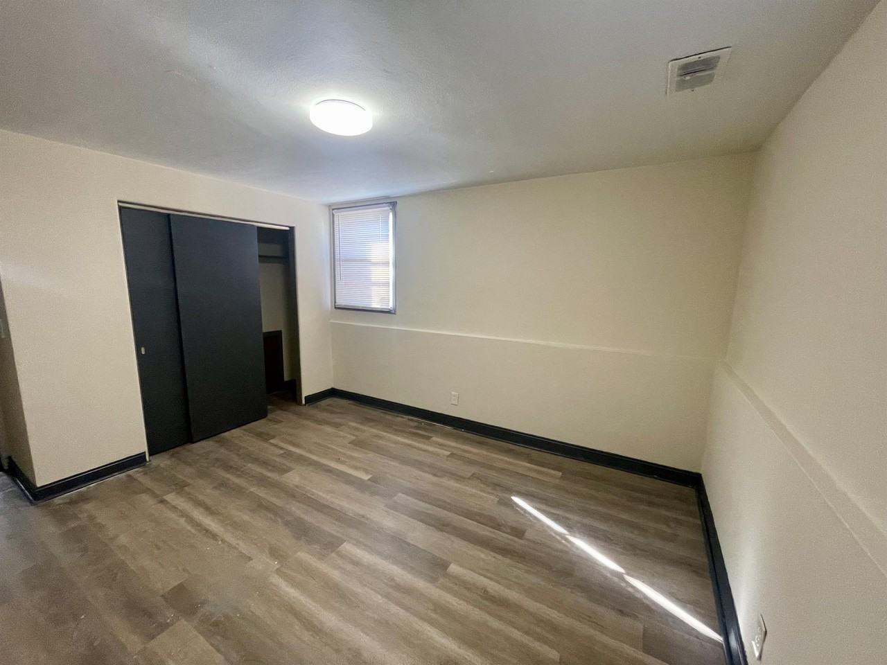 2419 Plymouth Avenue North - Photo 4 of 36