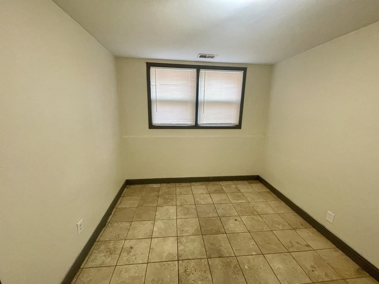 2419 Plymouth Avenue North - Photo 6 of 36