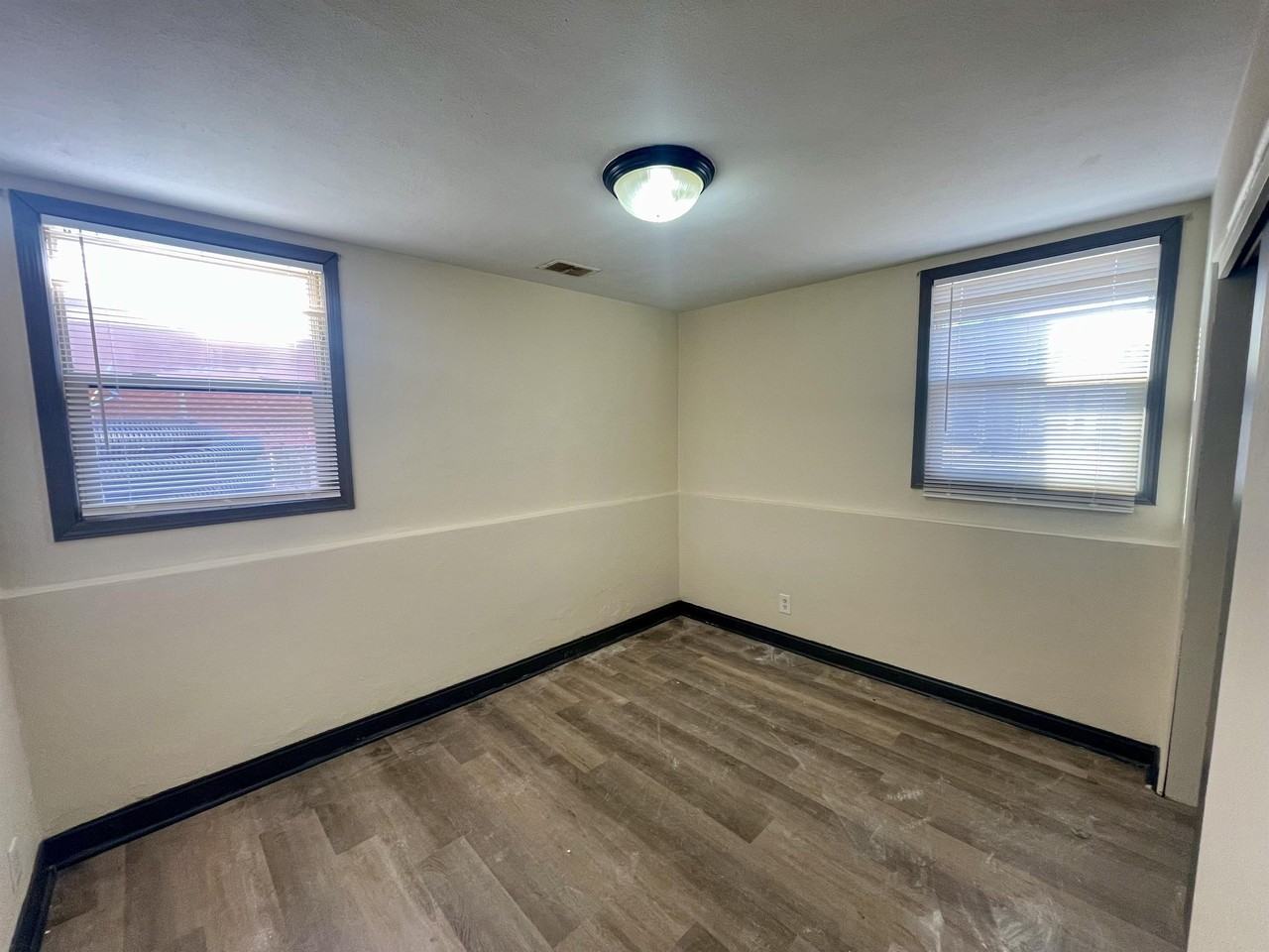 2419 Plymouth Avenue North - Photo 7 of 36