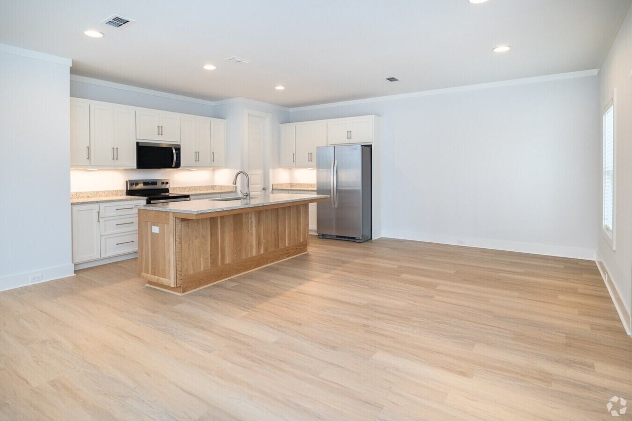 Vine Betton - Photo 6 of 50