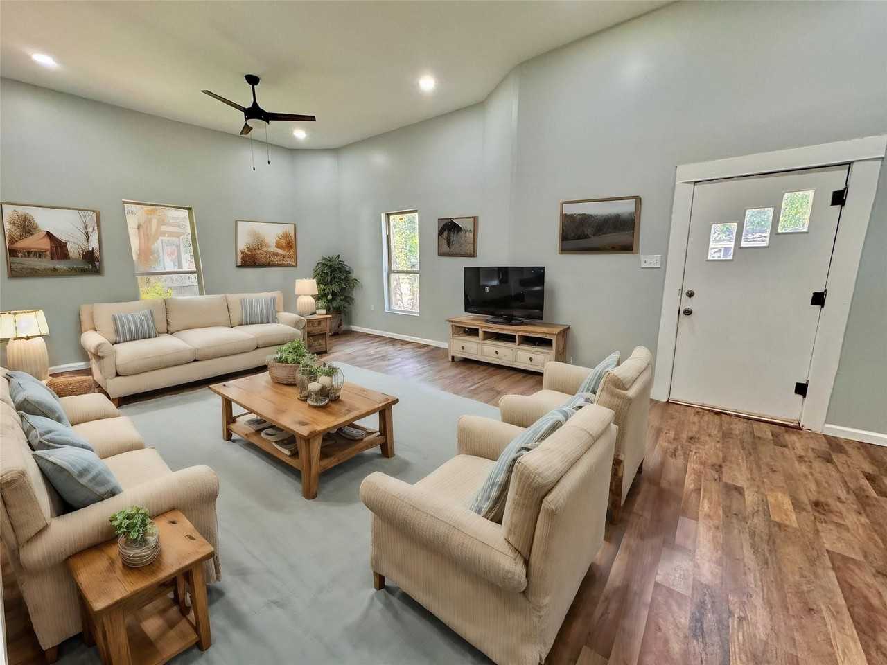 508 E Franklin St - Photo 4 of 20