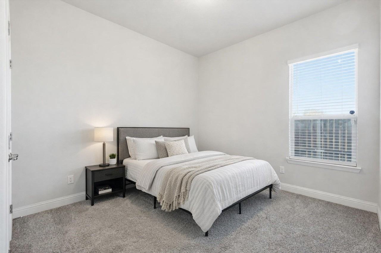 2001 Oleander St - Photo 6 of 26