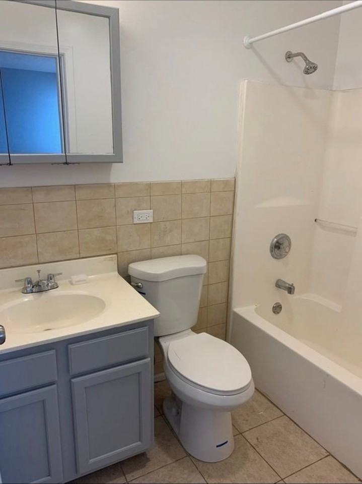 2216 W Adams St - Photo 5 of 10