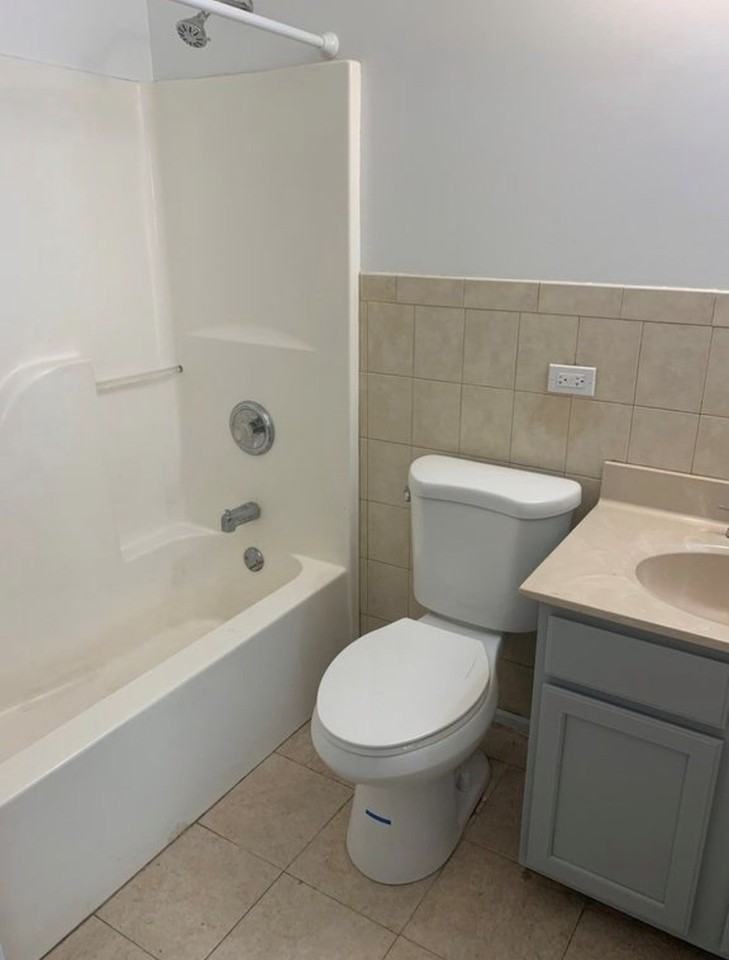 2216 W Adams St - Photo 7 of 10