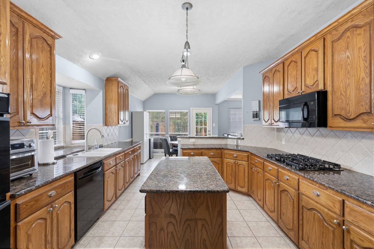 10134 W Temple Dr - Photo 6 of 25