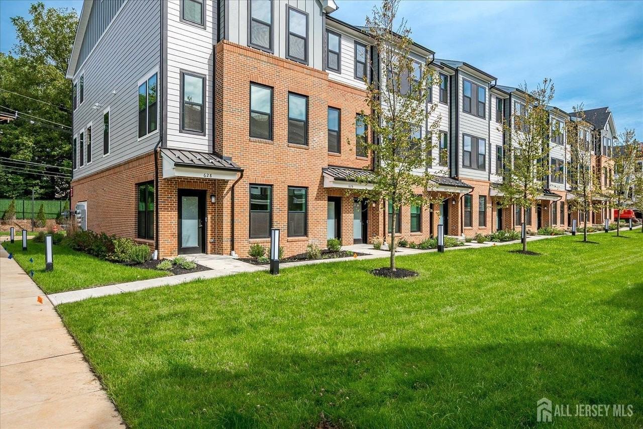 624 Sadie Cir - Photo 3 of 39