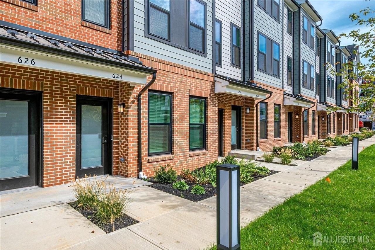 624 Sadie Cir - Photo 4 of 39