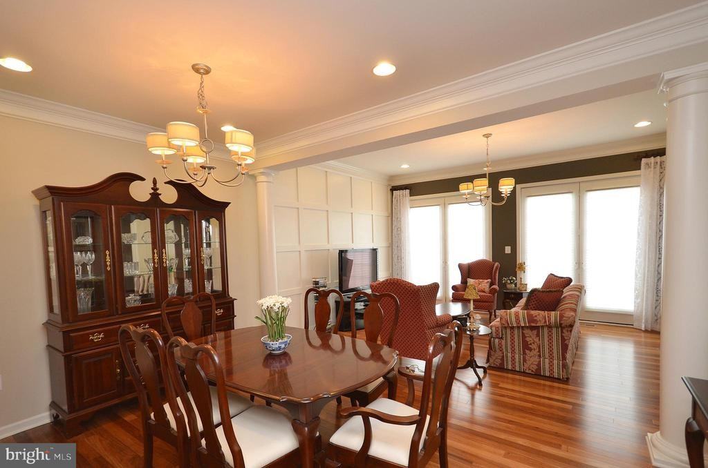 43291 Mitcham Sq - Photo 4 of 35