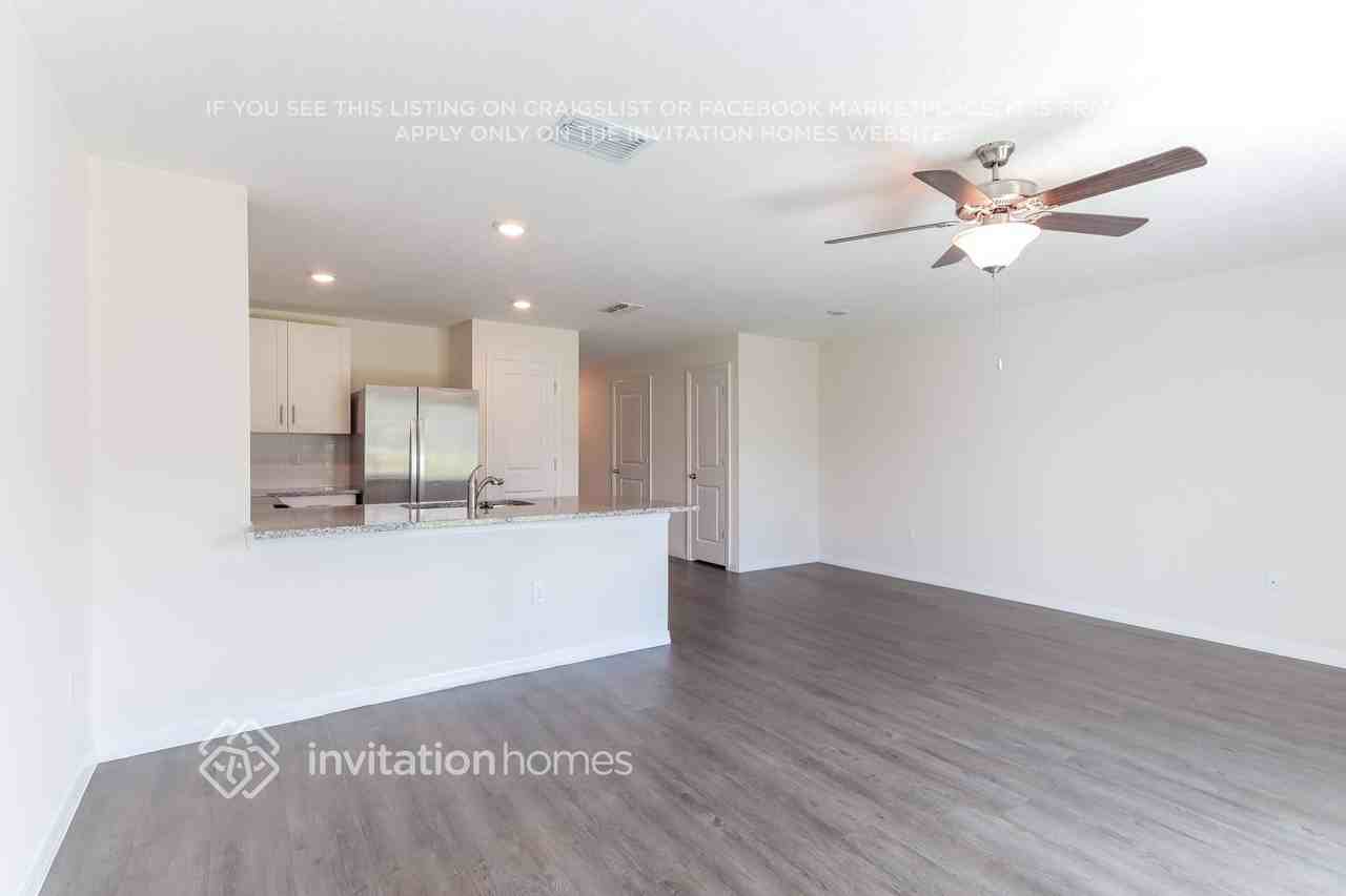 3739 Fulton Ferry Ln - Photo 5 of 17